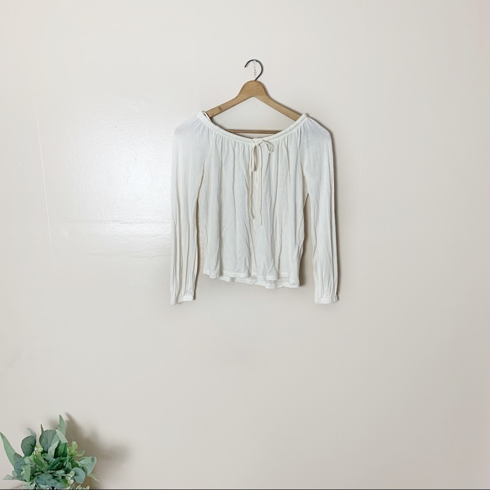 [Ecote] Ivory Keyhole Neck Cropped Long Sleeve Lightweight Top